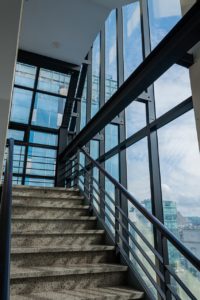 gepflegte treppe in einem haus